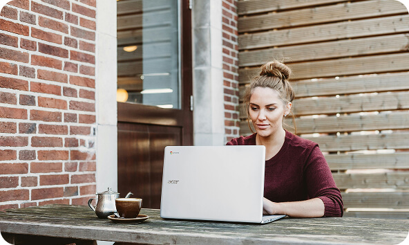 portrait-young-woman-digital-nomad-standing-office-with-laptop-smiling-working-her (3)